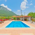 Estelle Villa
