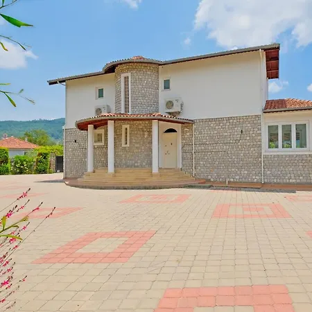 Estelle Villa *